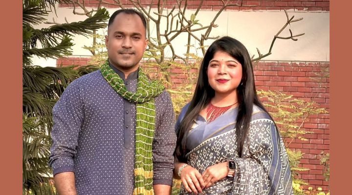 অপুর সঙ্গে দ্বৈত গান গেয়ে উচ্ছ্বসিত টুশি